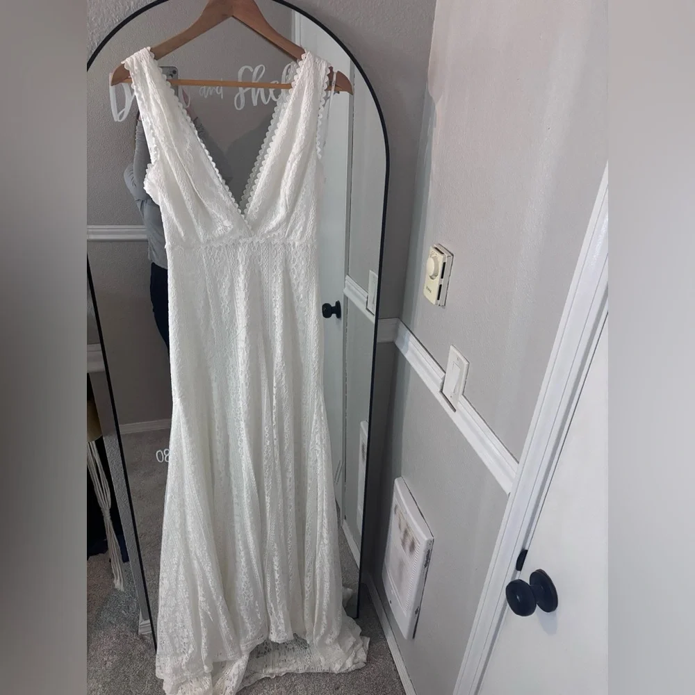 NWT Lulus lace wedding dress - Picture 3 of 7